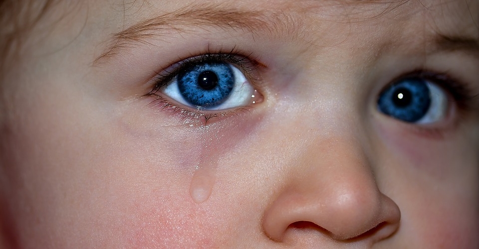 Причины закупорки слезного канала у ребенка